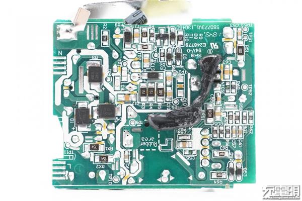 小米9 27W原装充电器拆解：做工用料扎实